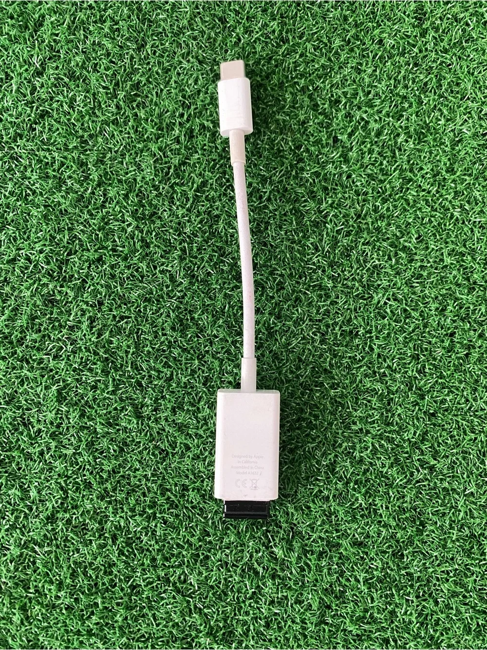 Apple USB-C to USB Adapter (Model A1632) (Sep 026)